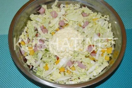 Салат з пекінської капусти з шинкою і кукурудзою (пекінської) Салат з пекінської капусти з шинкою і кукурудзою