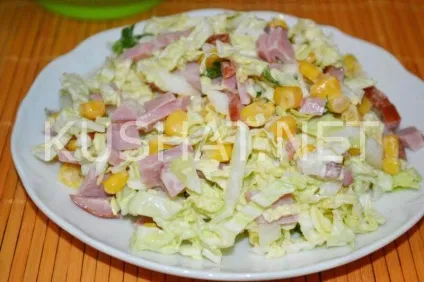 Салат з пекінської капусти з шинкою і кукурудзою (пекінської) Салат з пекінської капусти з шинкою і кукурудзою