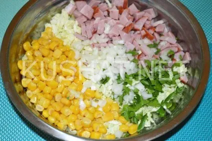 Салат з пекінської капусти з шинкою і кукурудзою (шинкою) Салат з пекінської капусти з шинкою і кукурудзою
