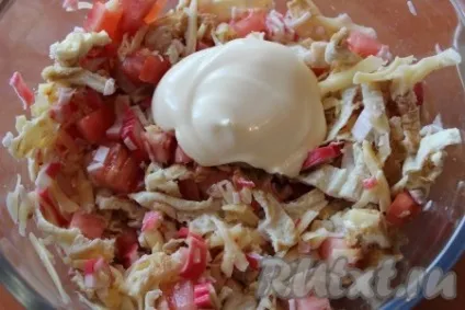Салат із крабових паличок, помідорів і сиру - рецепт з фото (крабових) Салат із крабових паличок, помідорів і сиру - рецепт з фото