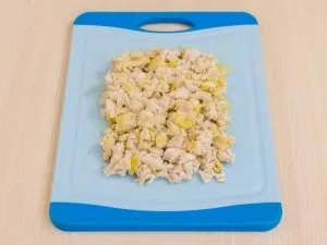 Салат з курячим філе, овочами і йогуртовой заправкою (нарізати невеликими шматочками) Салат з курячим філе, овочами і йогуртовой заправкою
