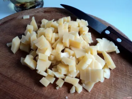 Салат з ананасом і сиром і куркою (курка) Салат з ананасом і сиром і куркою