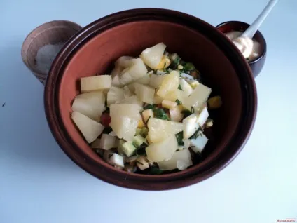 Салат з ананасом і сиром і куркою (ананасом сиром куркою) Салат з ананасом і сиром і куркою