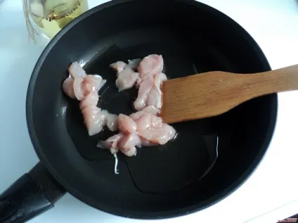 Салат з ананасом і сиром і куркою (ананасом) Салат з ананасом і сиром і куркою