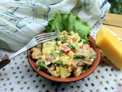 Салат з ананасом і сиром і куркою (ананасом) Салат з ананасом і сиром і куркою