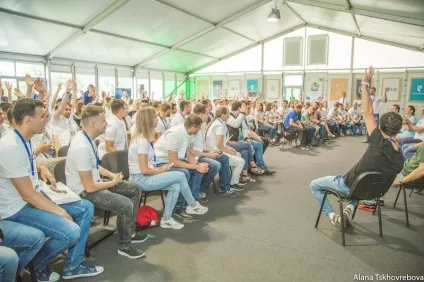 Секретар генради «едінойУкаіни» Сергій Неверов поспілкувався з молодими політичними лідерами на (єдиної) Секретар генради «едінойУкаіни» Сергій Неверов поспілкувався з молодими політичними лідерами на