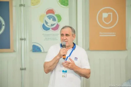 Секретар генради «едінойУкаіни» Сергій Неверов поспілкувався з молодими політичними лідерами на (єдиної) Секретар генради «едінойУкаіни» Сергій Неверов поспілкувався з молодими політичними лідерами на