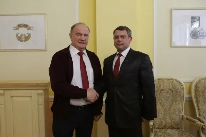 Те, що творить уряд, руйнує Україну швидше, ніж санкції (Україна) Те, що творить уряд, руйнує Україну швидше, ніж санкції