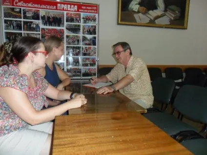 Те, що творить уряд, руйнує Україну швидше, ніж санкції (Україна) Те, що творить уряд, руйнує Україну швидше, ніж санкції