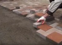 Укладання плитки на дачі