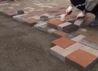 Укладання плитки на дачі