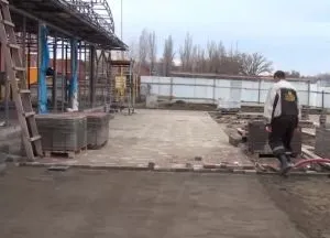 Укладання плитки на дачі