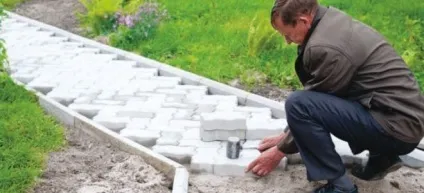 Укладання плитки на дачі
