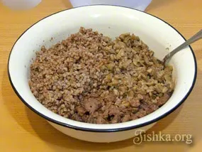 Качка запечена з гречкою - покроковий рецепт з фото