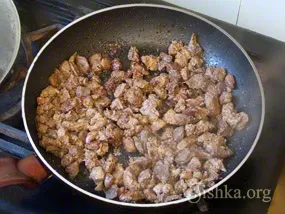 Качка запечена з гречкою - покроковий рецепт з фото