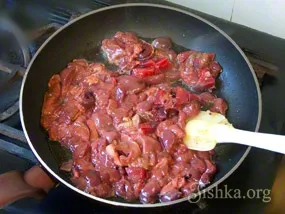 Качка запечена з гречкою - покроковий рецепт з фото