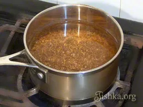Качка запечена з гречкою - покроковий рецепт з фото