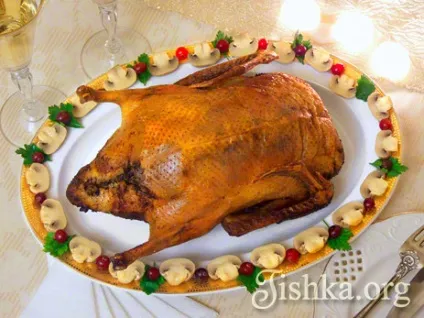 Качка запечена з гречкою - покроковий рецепт з фото