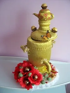 Самовар з цукерками з пластикової пляшки (самовар) Самовар з цукерками з пластикової пляшки