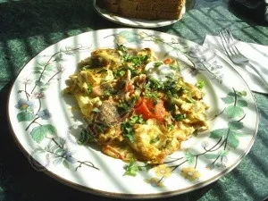 Яєчня з ковбасою - смачний домашній покроковий рецепт з фото (ковбасою) Яєчня з ковбасою - смачний домашній покроковий рецепт з фото
