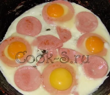 Яєчня з ковбасою - покроковий рецепт з фото, різне (різне) Яєчня з ковбасою - покроковий рецепт з фото, різний