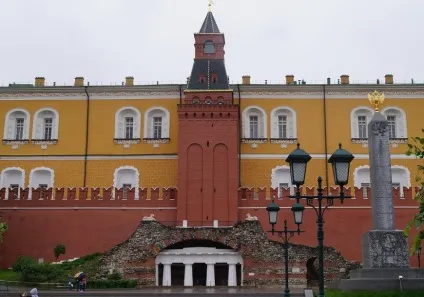 Олександрівський сад, Київ (кремль) (Кутовий Арсенальній вежі) Олександрівський сад, Київ (кремль)