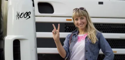 З чим стикається в роботі дівчина-далекобійник (роботі) З чим стикається в роботі дівчина-далекобійник