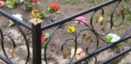 Зробити своїми руками огорожу на кладовищі (великий вибір трубопрокату можна) Зробити своїми руками огорожу на кладовищі