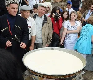 Айран користь і шкода для організму, рецепти з фото, чим корисний кисломолочний напій, властивості (турецька айран) Айран користь і шкода для організму, рецепти з фото, чим корисний кисломолочний напій, властивості