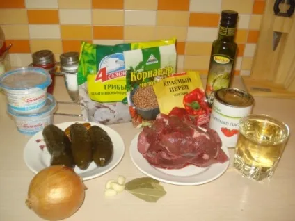 Бефстроганов - насичений - з грибами і солоними огірками