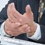 Болять пальці на руках причина болю в суглобах (болять) Болять пальці на руках причина болю в суглобах