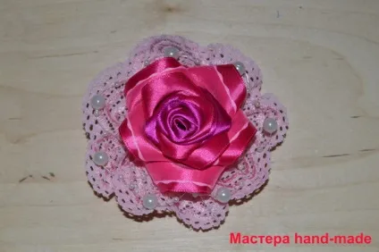 Брошка - троянда з атласних стрічок та мережива, своїми руками - майстри hand-made (своїми) Брошка - троянда з атласних стрічок та мережива, своїми руками - майстри hand-made