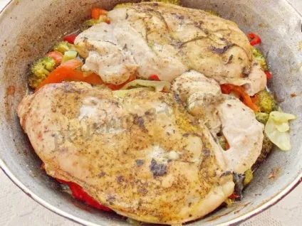 Брокколі з курячими грудками в духовці (курка) Брокколі з курячими грудками в духовці