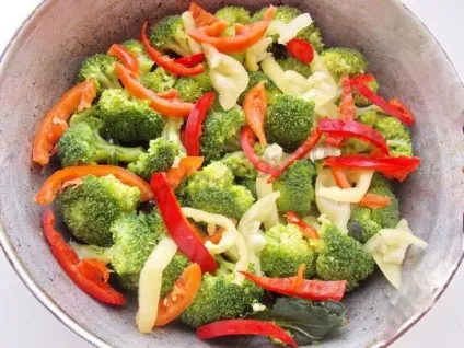 Брокколі з курячими грудками в духовці (курячої) Брокколі з курячими грудками в духовці
