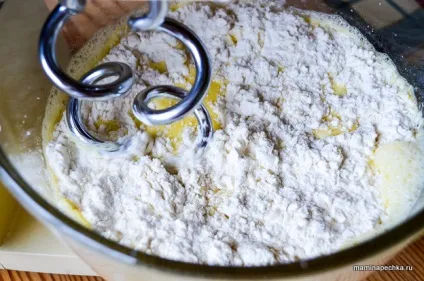 Булочки сіннабон - домашній рецепт (булочки деко застелений папером) Булочки сіннабон - домашній рецепт