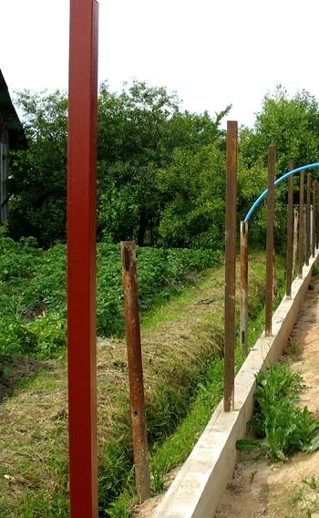 Чим пофарбувати металеві стовпи для забору - фарбування опор з дерева (стовпи) Чим пофарбувати металеві стовпи для забору - фарбування опор з дерева