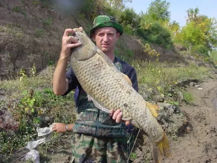 Чим спокусити рибу в липні
