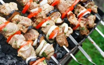 Шашлик на пиві (свинина, курка, яловичина і баранина) (шашлик зі свинини в пиві приготування) Шашлик на пиві (свинина, курка, яловичина і баранина)