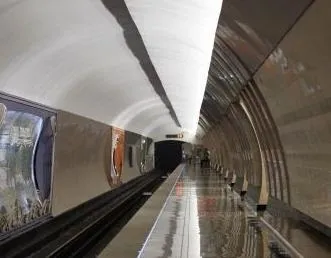 Давайте дізнаємося, на якій станції метро знаходиться червона площа (який) Давайте дізнаємося, на якій станції метро знаходиться червона площа
