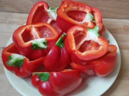 Фарширований перець з курячим фаршем і грибами покроковий рецепт приготування (страви з м'яса) Фарширований перець з курячим фаршем і грибами покроковий рецепт приготування