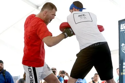 Де і як дивитися ufc 211