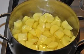 Готуємо картопля з тушонкою - покроковий фото і відео рецепт смачної тушкованої картоплі (картопля) Готуємо картопля з тушонкою - покроковий фото і відео рецепт смачної тушкованої картоплі