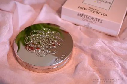 Guerlain meteorites compact light-revealing powder 3 medium