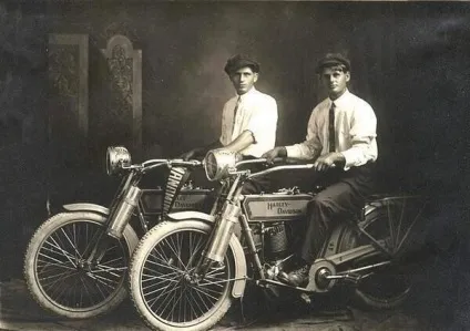 Harley-davidson історія легенди, інтелектуал (ка) (Вільям Харлі Артур Девідсон) Harley-davidson історія легенди, інтелектуал (ка)