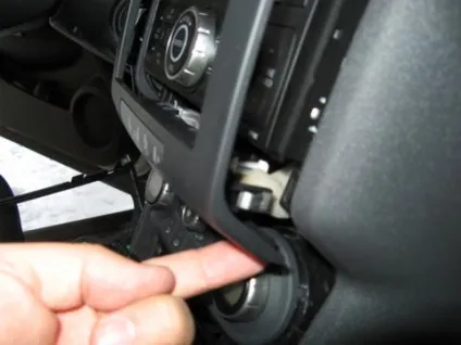 Інструкція по зняттю магнітол в різних моделях авто nissan (Зняття магнітоли Nissan) Інструкція по зняттю магнітол в різних моделях авто nissan