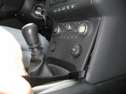Інструкція по зняттю магнітол в різних моделях авто nissan (Зняття магнітоли Nissan) Інструкція по зняттю магнітол в різних моделях авто nissan