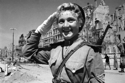 Історія і різновиди військових беретів (60 фото) (берети темно-бордового кольору Maroon) Історія і різновиди військових беретів (60 фото)