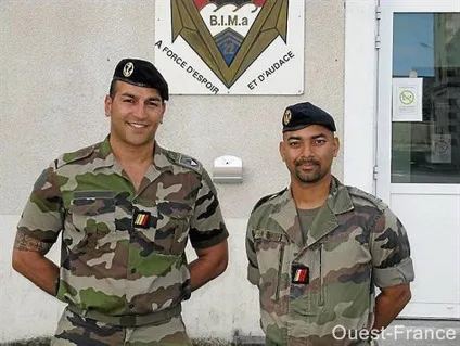 Історія і різновиди військових беретів (60 фото) (берети темно-бордового кольору Maroon) Історія і різновиди військових беретів (60 фото)