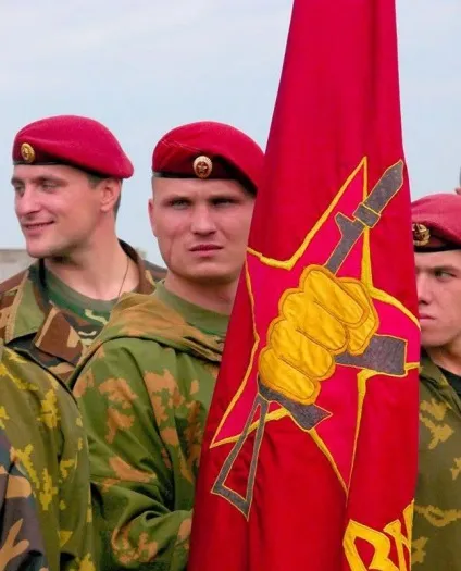 Історія і різновиди військових беретів (60 фото) (темно-бордового кольору Maroon) Історія і різновиди військових беретів (60 фото)