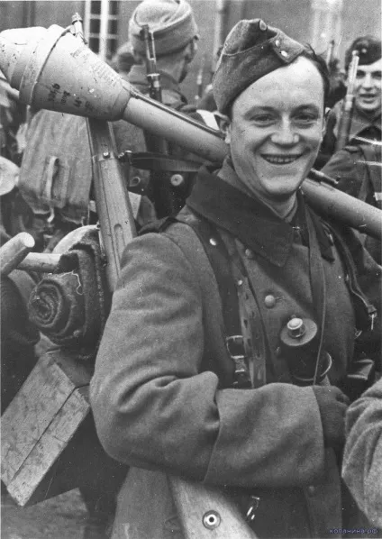 Історія виробництва і застосування panzerfaust (фаустпатрон) - озброєння - статті - військова